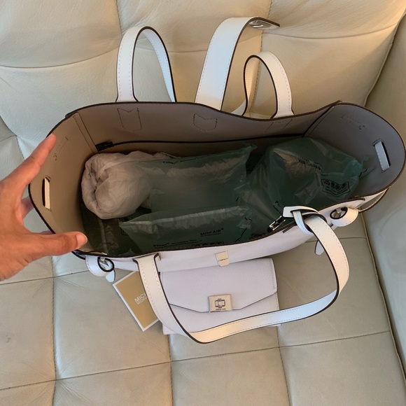 MICHAEL Michael Kors Cassie Leather Tote & Wallet - Picture 5 of 7